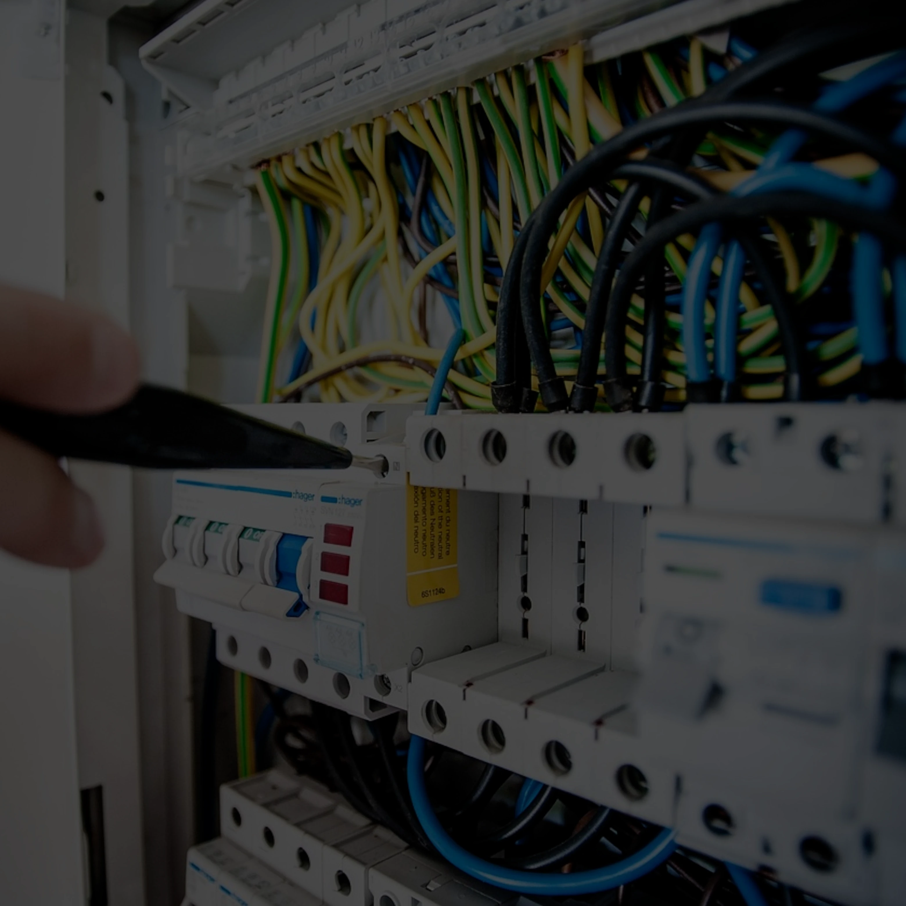 Instalaciones eléctricas normadas para edificios en Lima